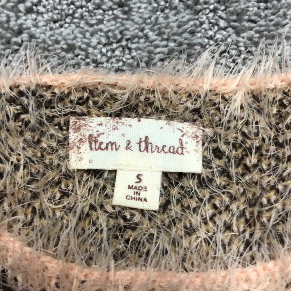 Fuzzy sweater - Picture 2 of 3